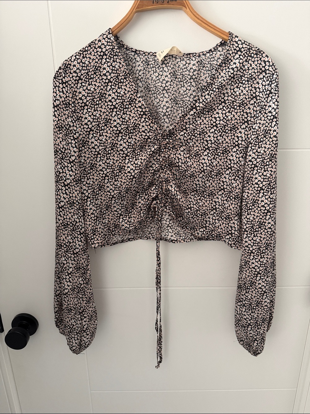By Together Black and Pink Floral Ruched Drawstring Crop Blouse size medium - Picture 1 of 7